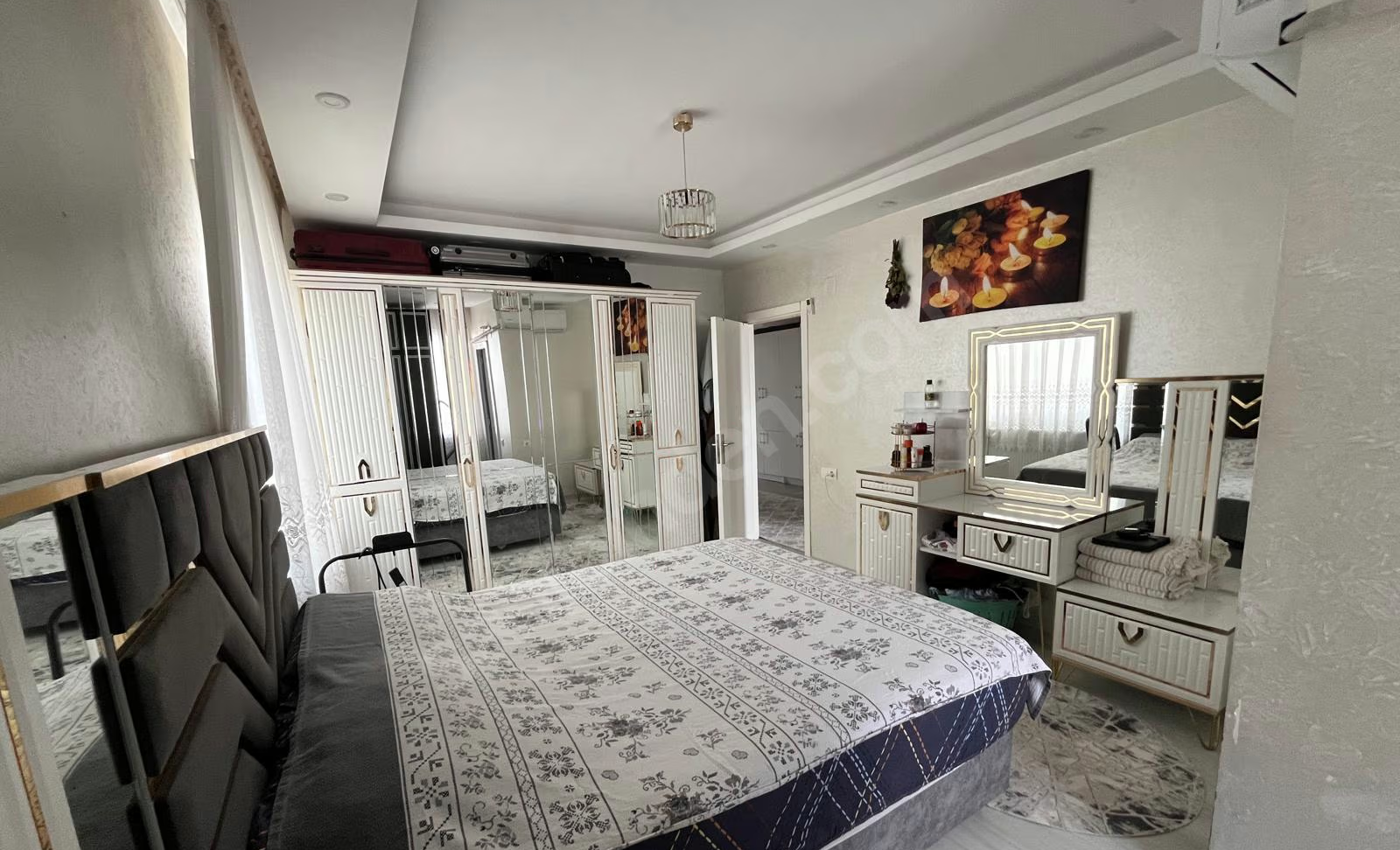 Mersin Mezitli İstiklal Mahallesi 3+1 185 m² Doğalgaz Kombili Satılık Daire
