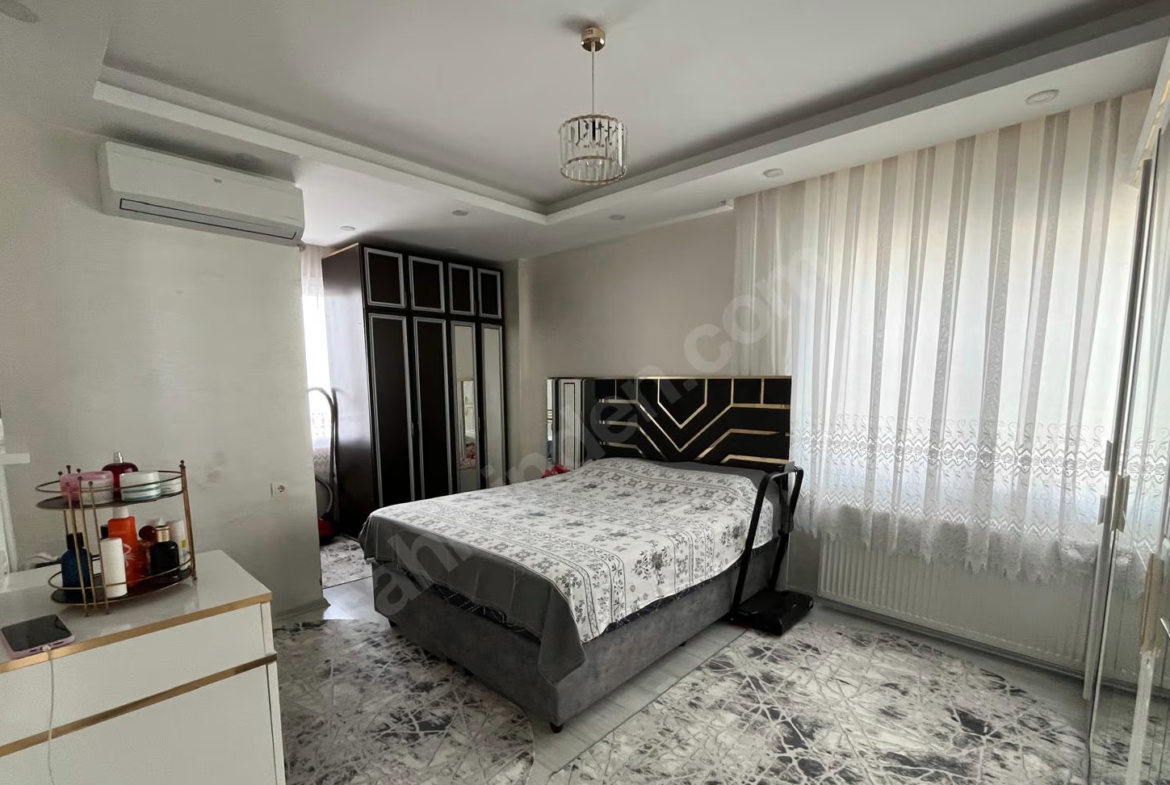 Mersin Mezitli İstiklal Mahallesi 3+1 185 m² Doğalgaz Kombili Satılık Daire
