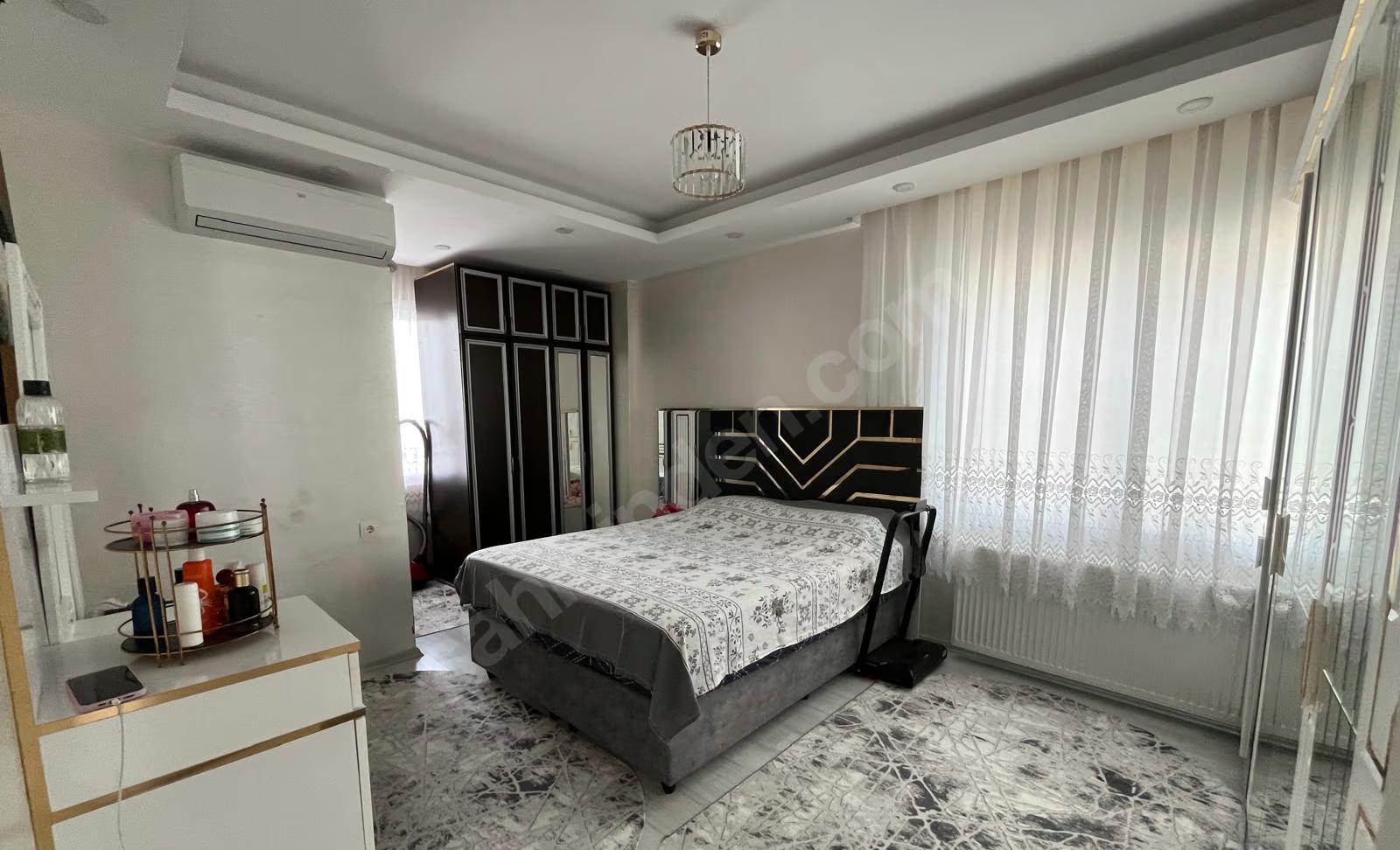 Mersin Mezitli İstiklal Mahallesi 3+1 185 m² Doğalgaz Kombili Satılık Daire