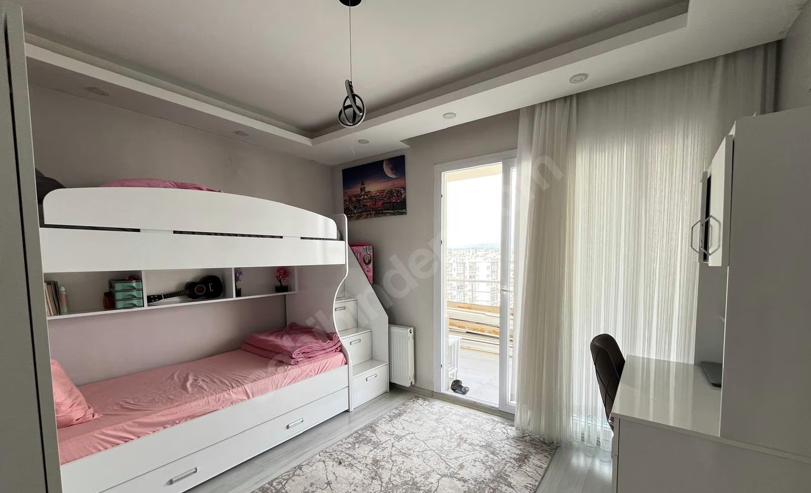 Mersin Mezitli İstiklal Mahallesi 3+1 185 m² Doğalgaz Kombili Satılık Daire