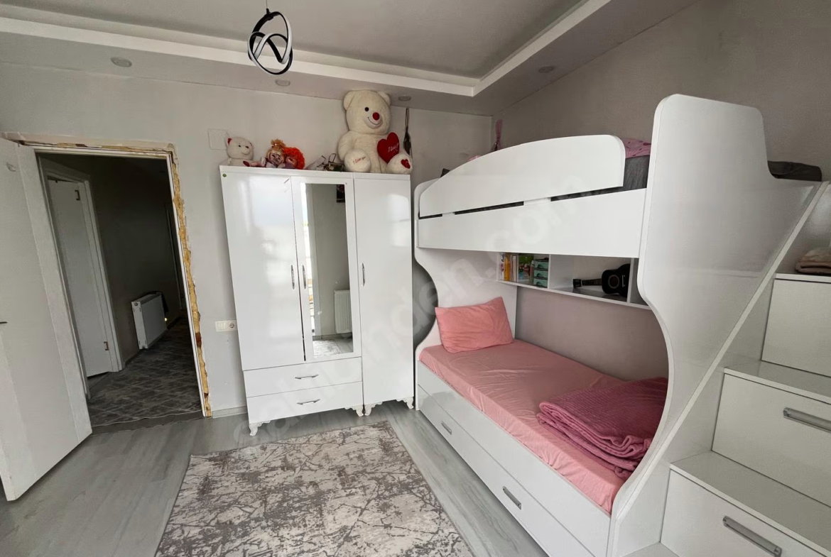 Mersin Mezitli İstiklal Mahallesi 3+1 185 m² Doğalgaz Kombili Satılık Daire