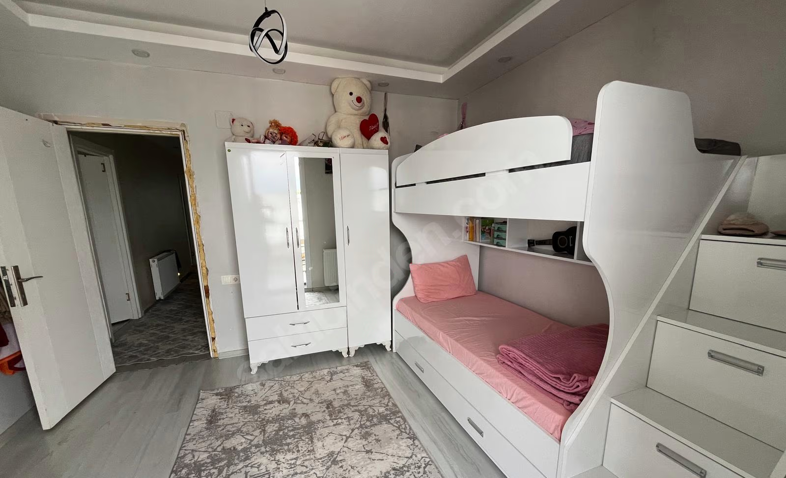 Mersin Mezitli İstiklal Mahallesi 3+1 185 m² Doğalgaz Kombili Satılık Daire