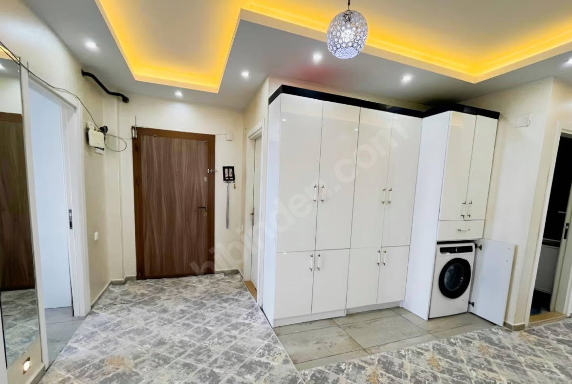Mersin Mezitli İstiklal Mahallesi 3+1 185 m² Doğalgaz Kombili Satılık Daire