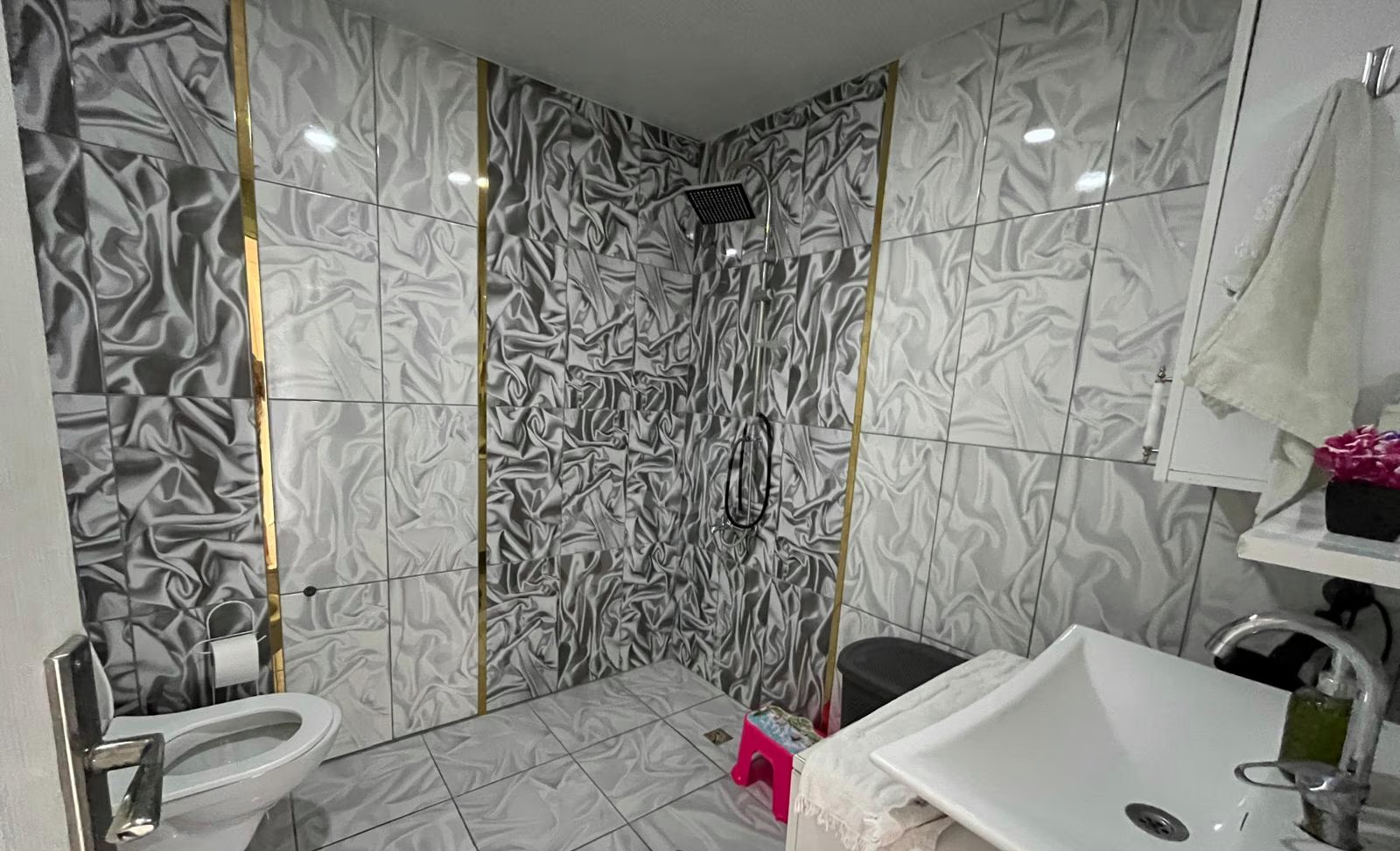 Mersin Mezitli İstiklal Mahallesi 3+1 185 m² Doğalgaz Kombili Satılık Daire