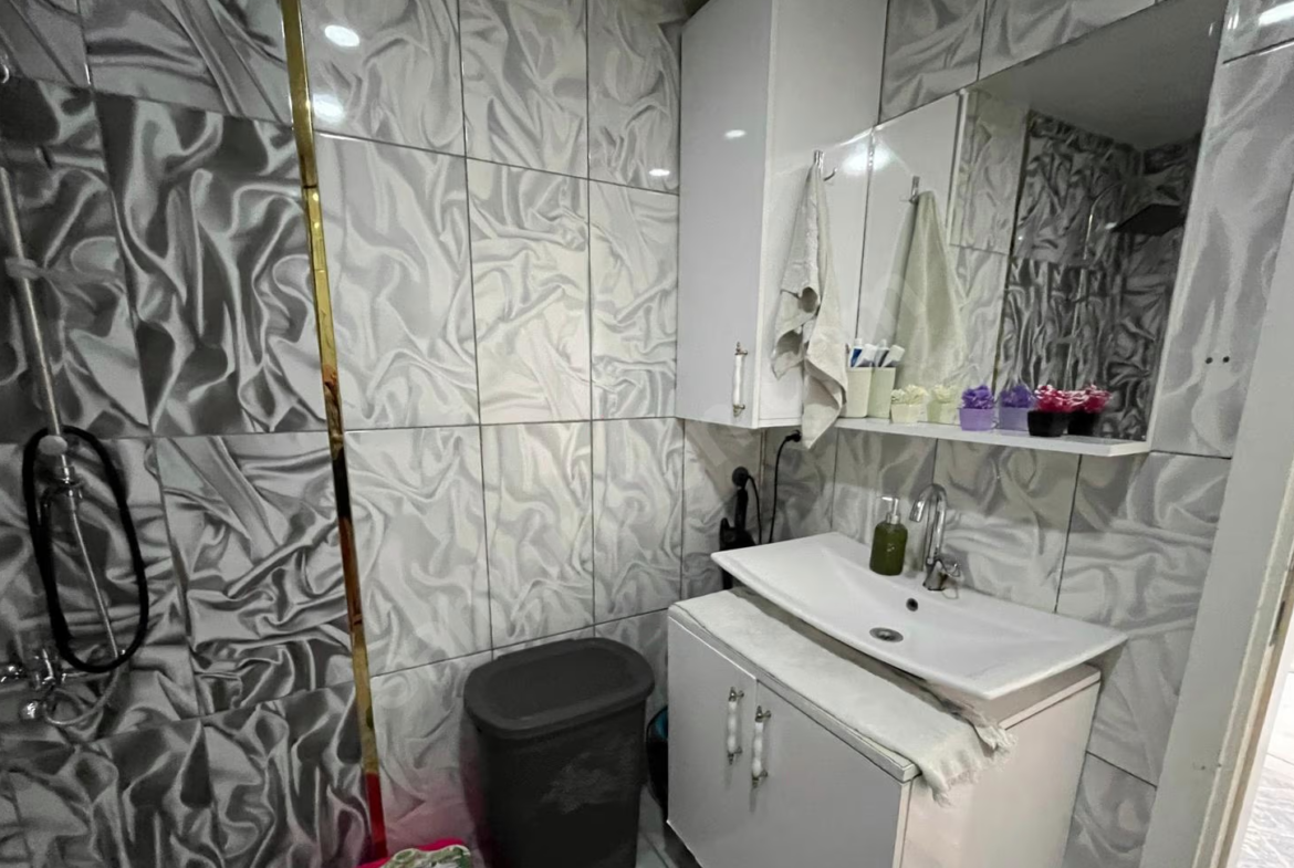 Mersin Mezitli İstiklal Mahallesi 3+1 185 m² Doğalgaz Kombili Satılık Daire