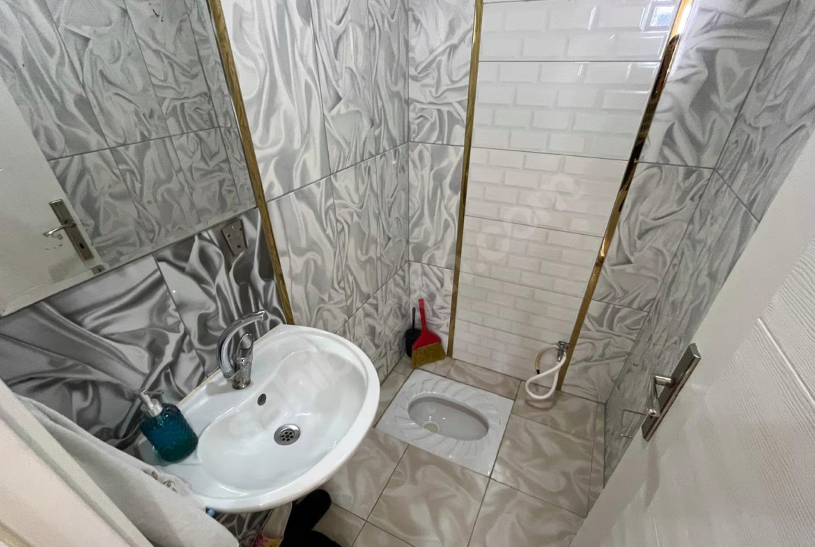 Mersin Mezitli İstiklal Mahallesi 3+1 185 m² Doğalgaz Kombili Satılık Daire