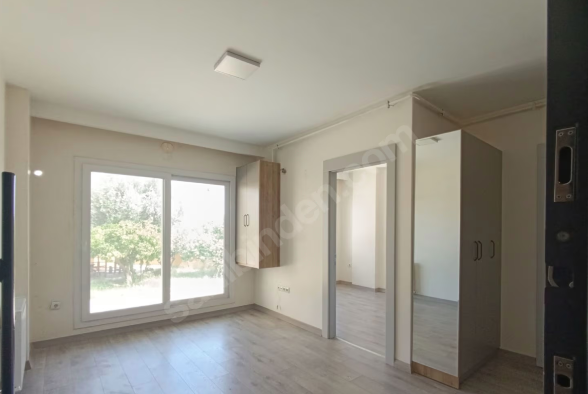Mersin Mezitli Kuyuluk Mahallesi 1+1 55 m² Doğalgaz Kombili Kiralık Daire