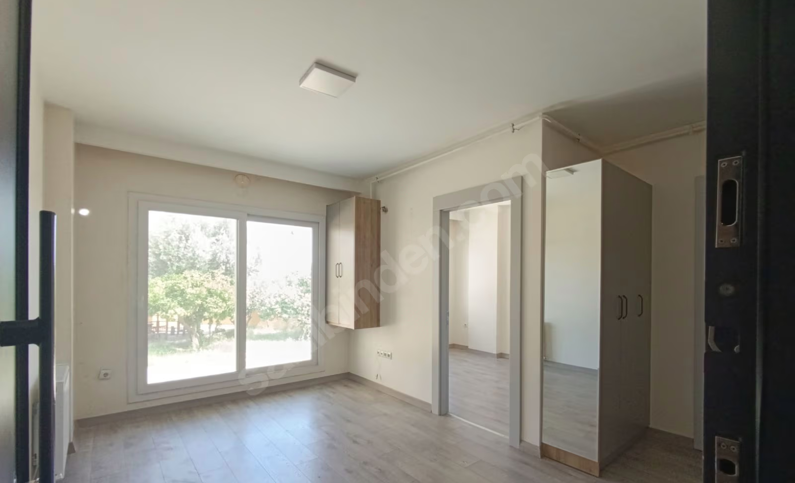 Mersin Mezitli Kuyuluk Mahallesi 1+1 55 m² Doğalgaz Kombili Kiralık Daire