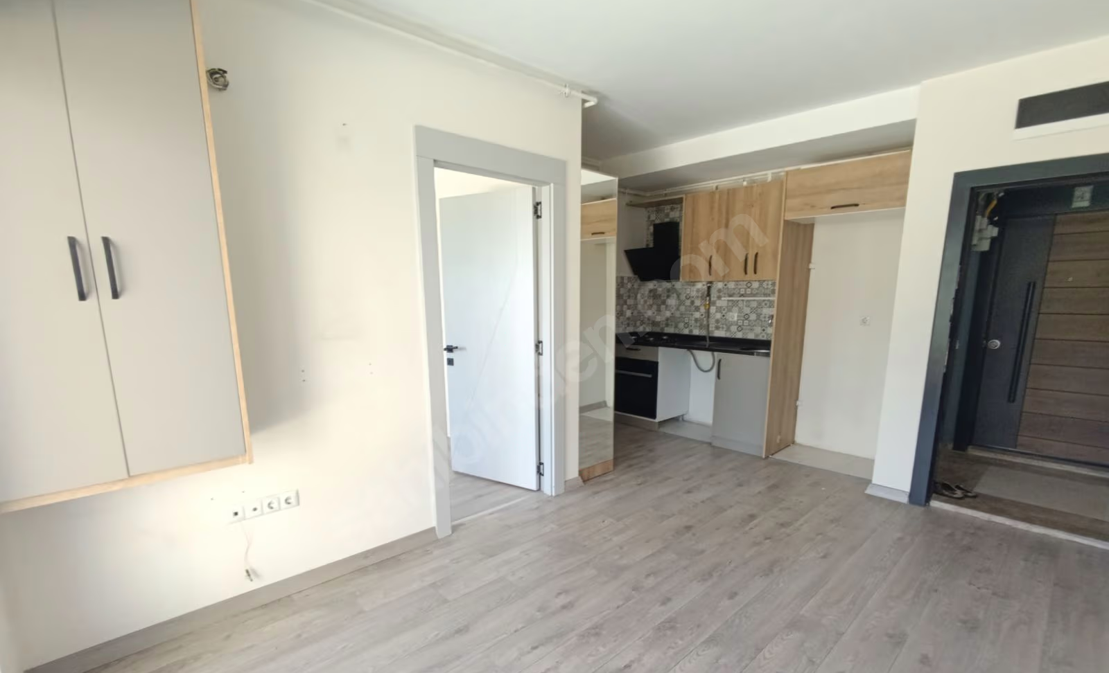 Mersin Mezitli Kuyuluk Mahallesi 1+1 55 m² Doğalgaz Kombili Kiralık Daire