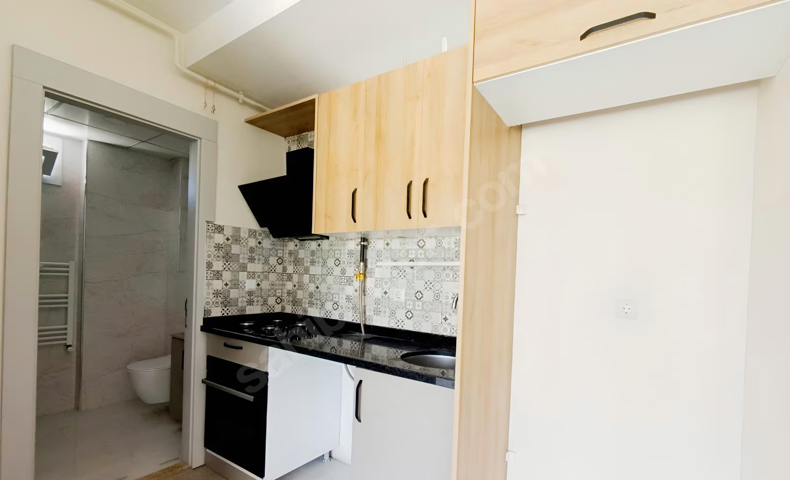 Mersin Mezitli Kuyuluk Mahallesi 1+1 55 m² Doğalgaz Kombili Kiralık Daire