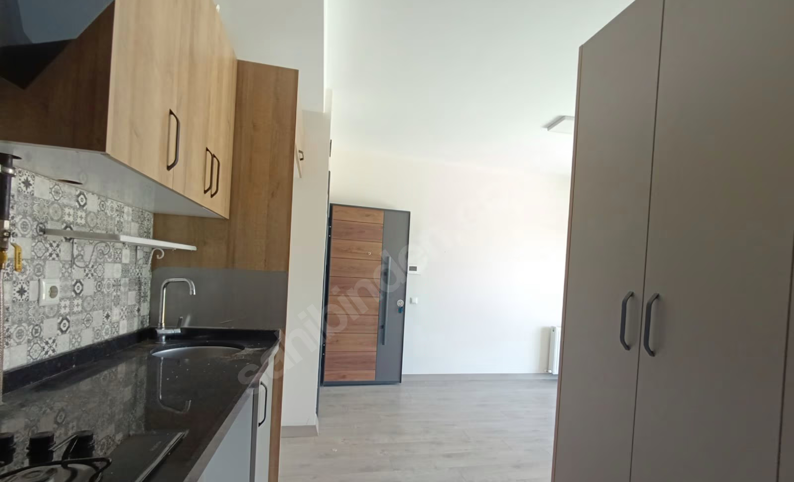 Mersin Mezitli Kuyuluk Mahallesi 1+1 55 m² Doğalgaz Kombili Kiralık Daire