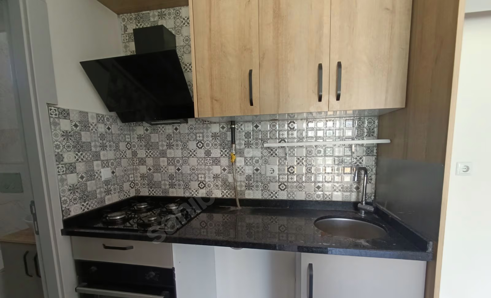 Mersin Mezitli Kuyuluk Mahallesi 1+1 55 m² Doğalgaz Kombili Kiralık Daire