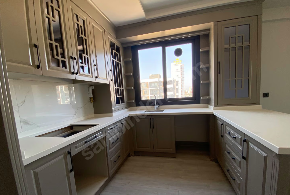 Mersin Mezitli Kuyuluk Mahallesi 3+1 135 m² Doğalgaz Kombili Satılık Daire