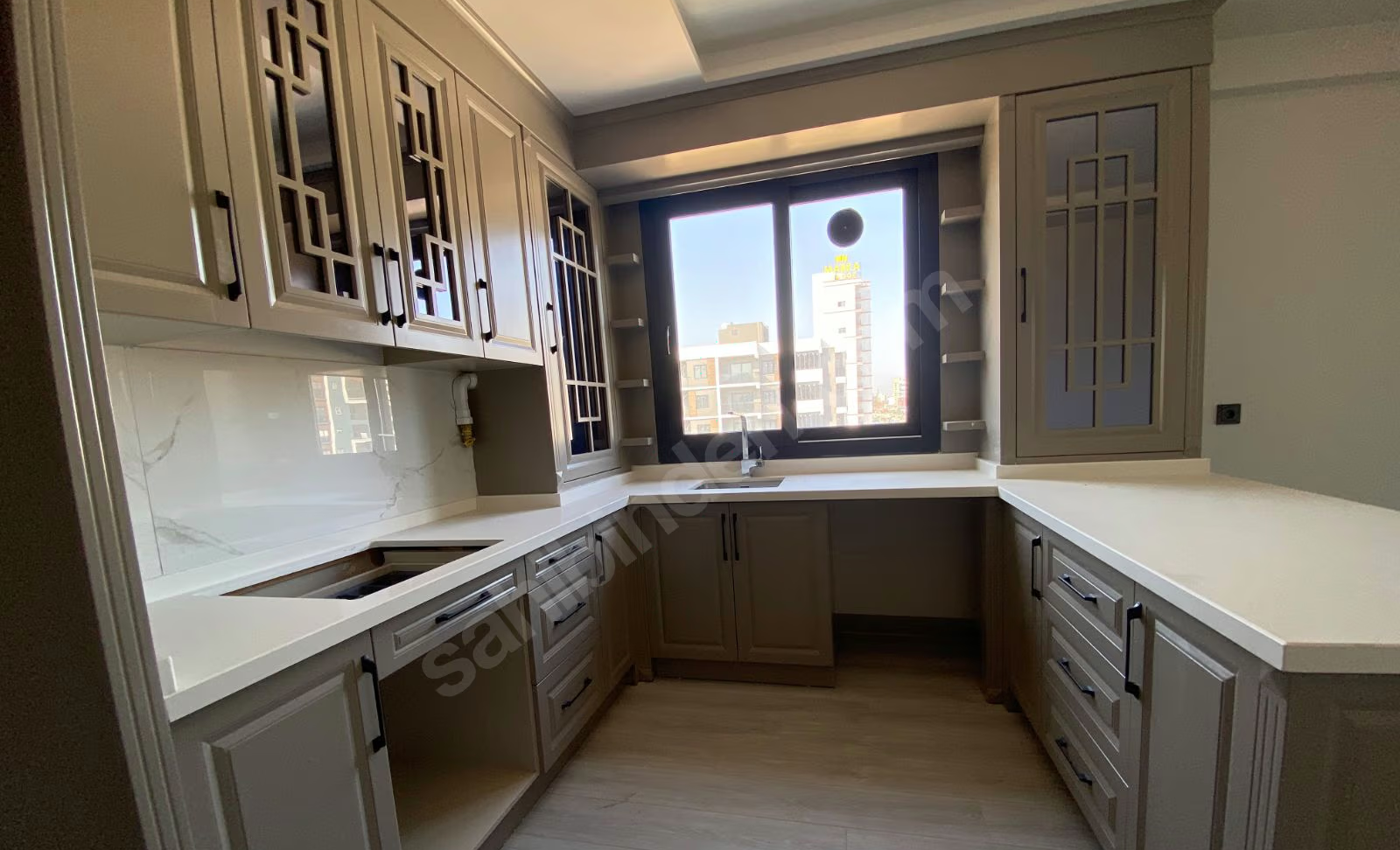 Mersin Mezitli Kuyuluk Mahallesi 3+1 135 m² Doğalgaz Kombili Satılık Daire