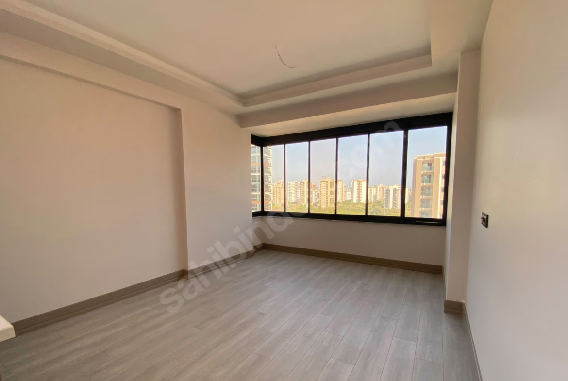 Mersin Mezitli Kuyuluk Mahallesi 3+1 135 m² Doğalgaz Kombili Satılık Daire