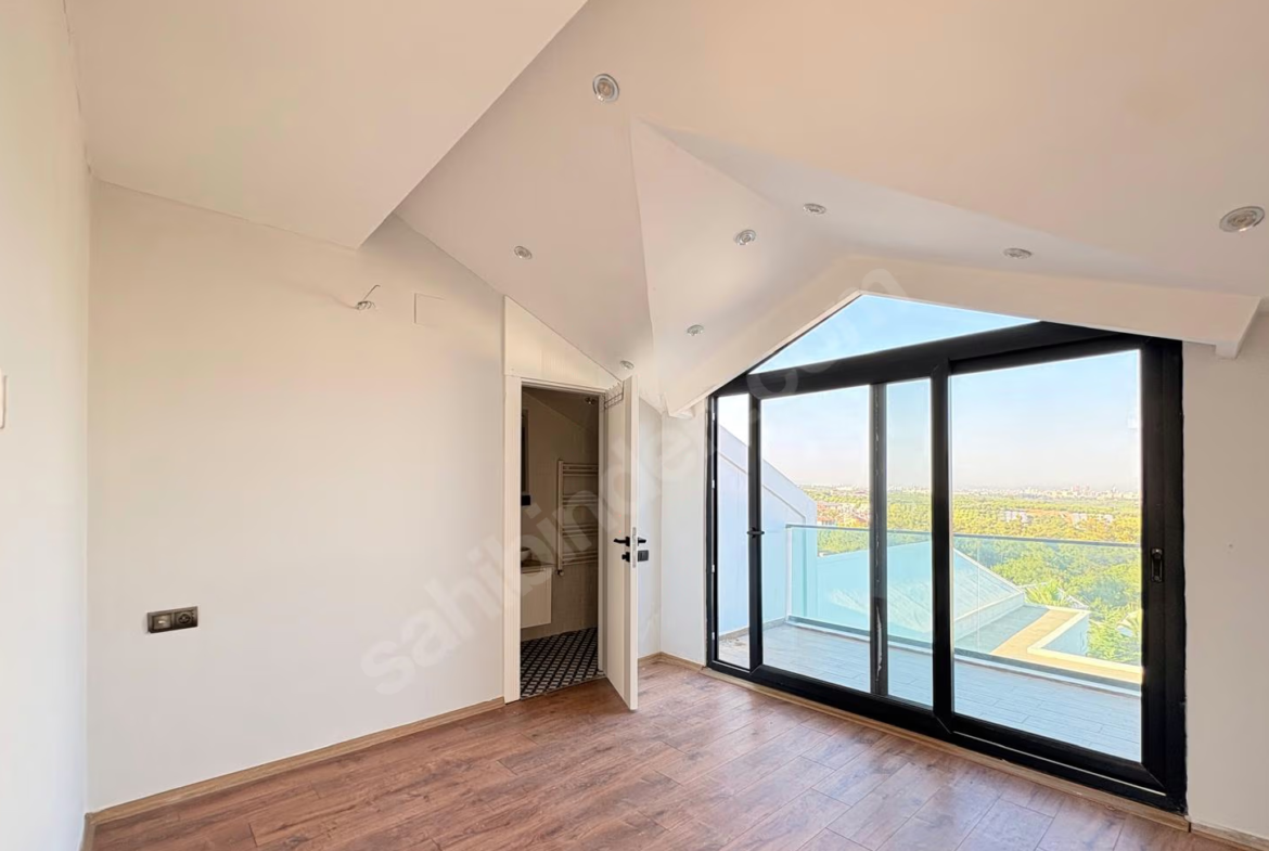 Mersin Mezitli Kuyuluk Mahallesi 4+1 170 m² Klima Satılık Villa