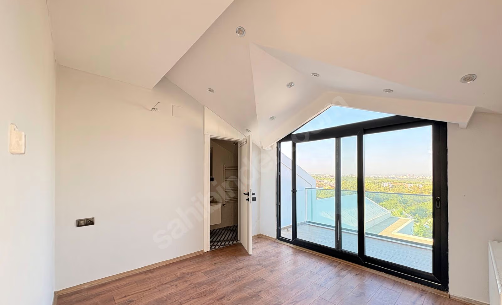 Mersin Mezitli Kuyuluk Mahallesi 4+1 170 m² Klima Satılık Villa