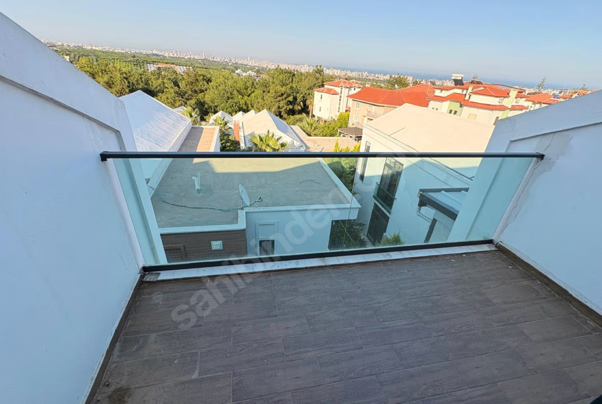 Mersin Mezitli Kuyuluk Mahallesi 4+1 170 m² Klima Satılık Villa