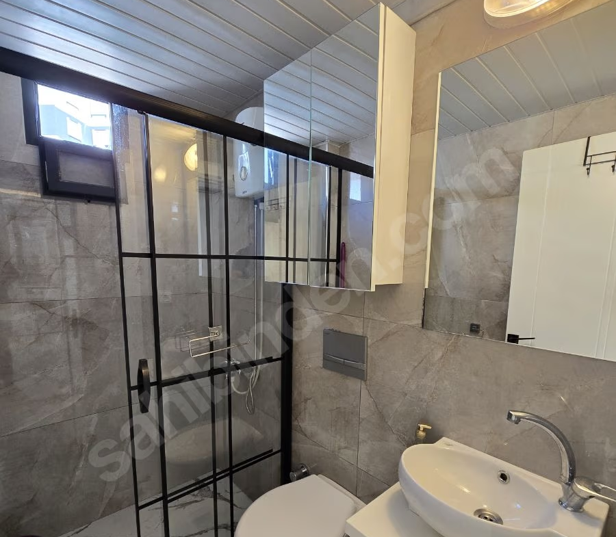 Mersin Mezitli Menderes Mahallesi 1+1 55 m² Doğalgaz Kombili Kiralık Daire