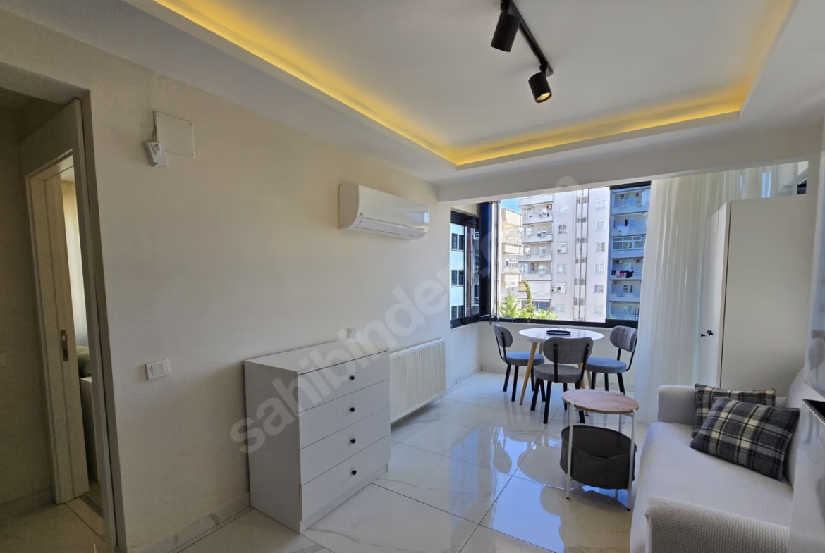 Mersin Mezitli Menderes Mahallesi 1+1 55 m² Doğalgaz Kombili Kiralık Daire