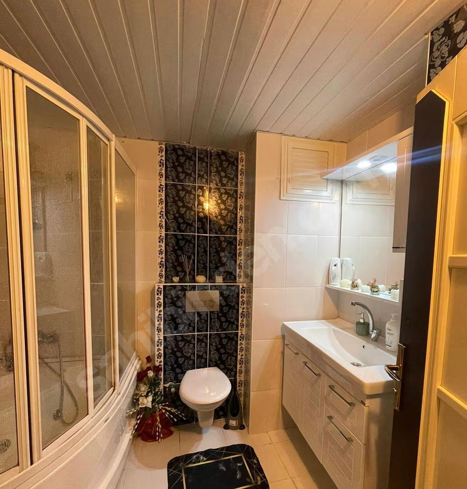 Mersin Mezitli Menderes Mahallesi 3+1 145 m² Klima Satılık Daire