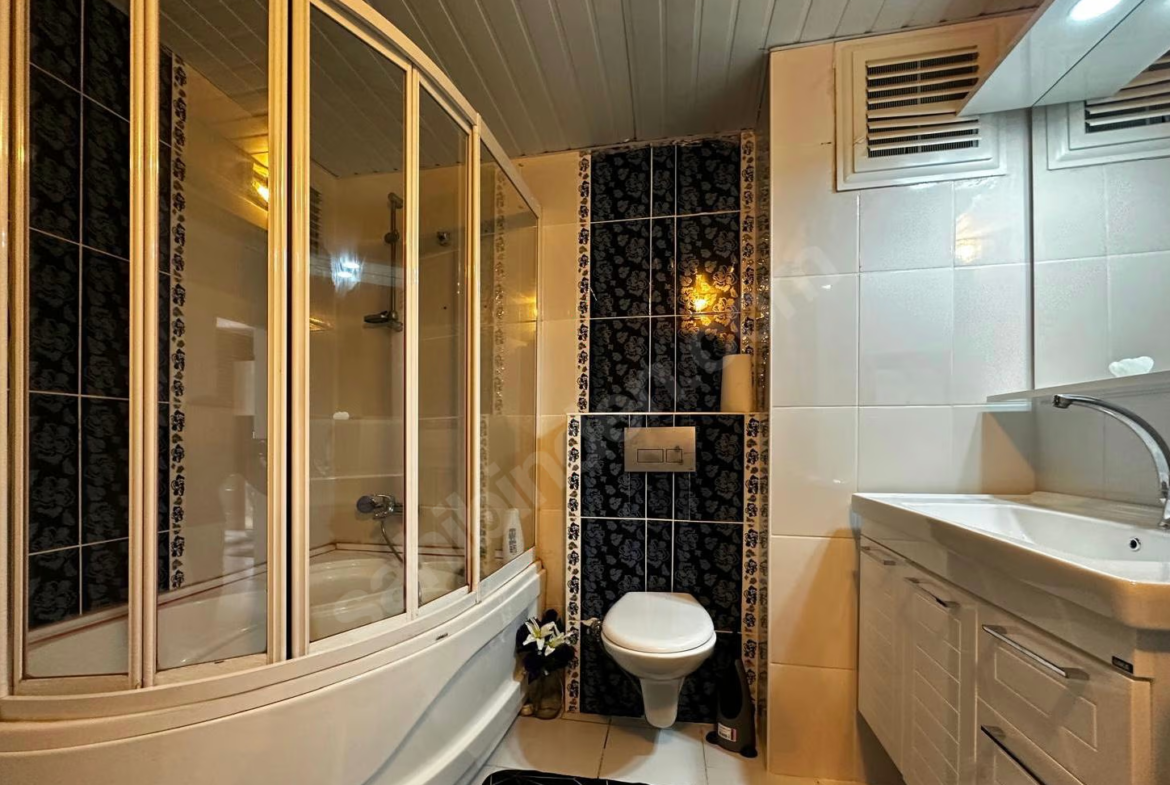Mersin Mezitli Menderes Mahallesi 3+1 145 m² Klima Satılık Daire