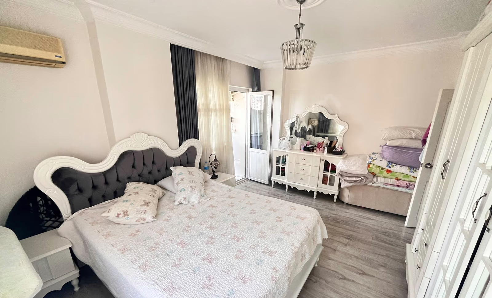 Mersin Mezitli Menderes Mahallesi 3+1 165 m² Klima Satılık Daire