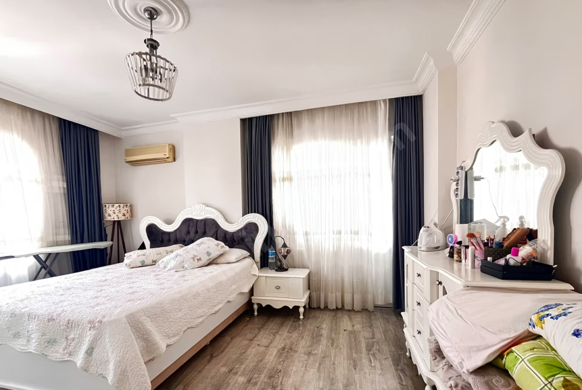 Mersin Mezitli Menderes Mahallesi 3+1 165 m² Klima Satılık Daire