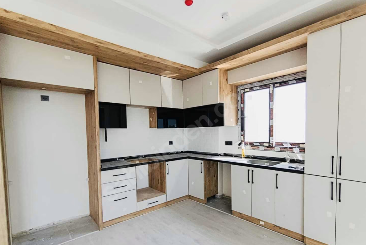 Mersin Mezitli Merkez Mahallesi 2+1 110 m² Doğalgaz Kombili Kiralık Daire