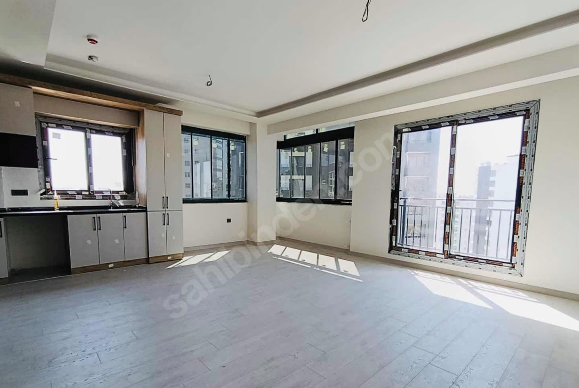 Mersin Mezitli Merkez Mahallesi 2+1 110 m² Doğalgaz Kombili Kiralık Daire