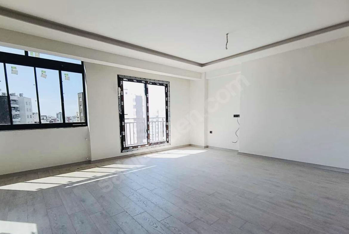 Mersin Mezitli Merkez Mahallesi 2+1 110 m² Doğalgaz Kombili Kiralık Daire