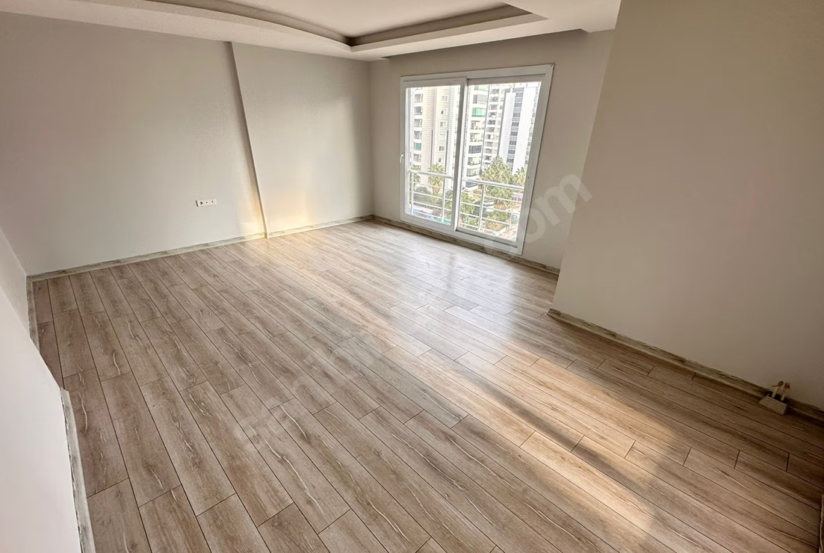 Mersin Mezitli Merkez Mahallesi 3+1 160 m² Doğalgaz Kombili Satılık Daire
