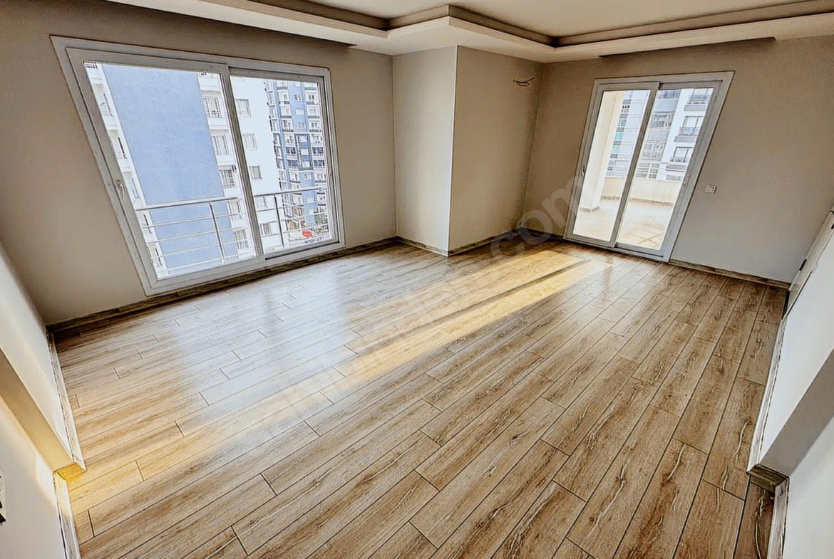 Mersin Mezitli Merkez Mahallesi 3+1 160 m² Doğalgaz Kombili Satılık Daire