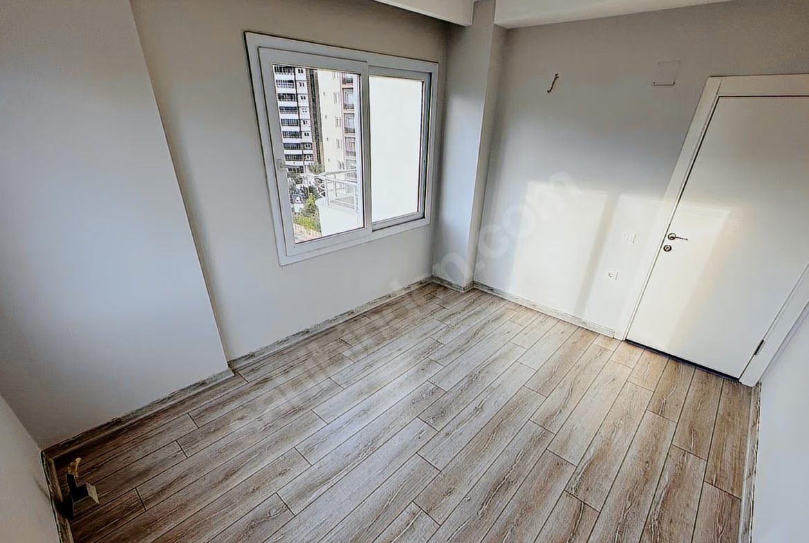 Mersin Mezitli Merkez Mahallesi 3+1 160 m² Doğalgaz Kombili Satılık Daire