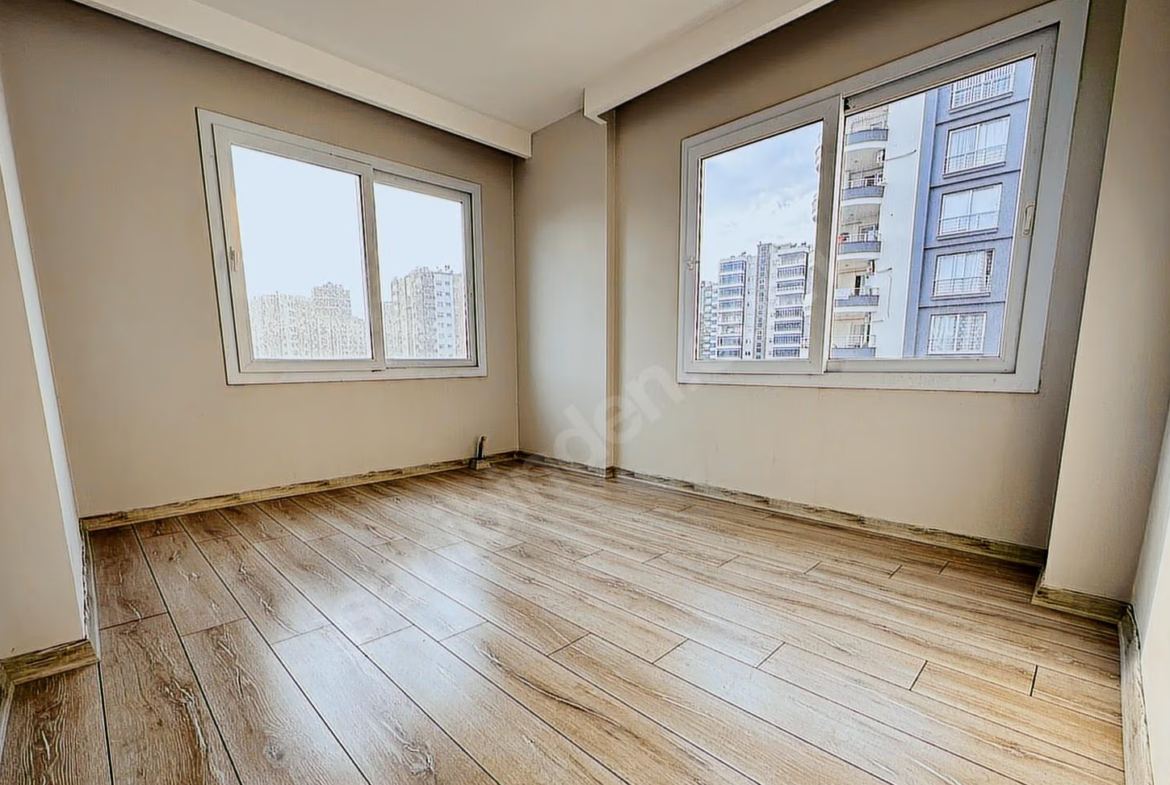 Mersin Mezitli Merkez Mahallesi 3+1 160 m² Doğalgaz Kombili Satılık Daire
