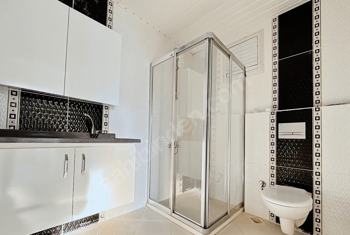 Mersin Mezitli Merkez Mahallesi 3+1 160 m² Doğalgaz Kombili Satılık Daire