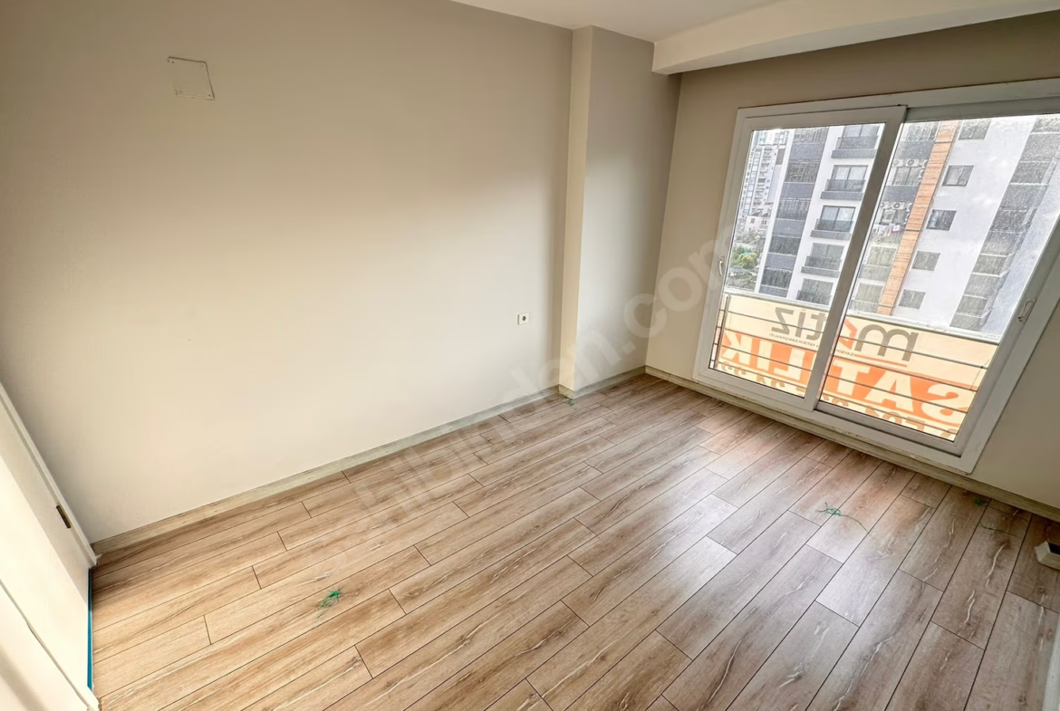 Mersin Mezitli Merkez Mahallesi 3+1 160 m² Doğalgaz Kombili Satılık Daire