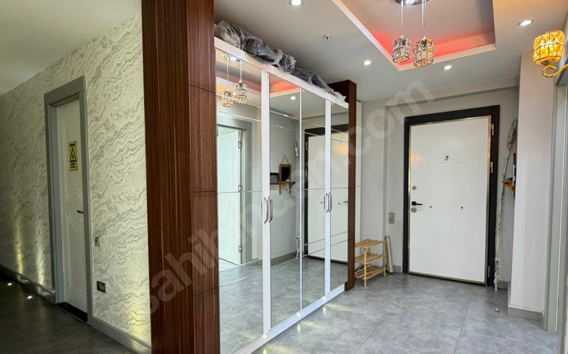 Mersin Mezitli Merkez Mahallesi 4+1 220 m² Doğalgaz Kombili Satılık Daire