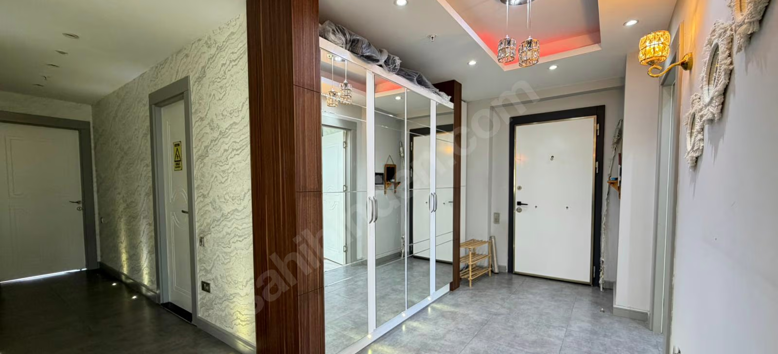 Mersin Mezitli Merkez Mahallesi 4+1 220 m² Doğalgaz Kombili Satılık Daire