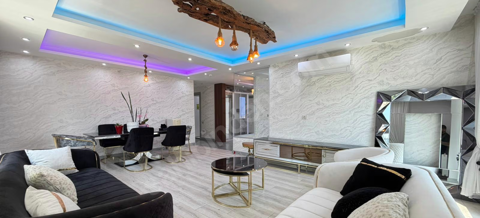 Mersin Mezitli Merkez Mahallesi 4+1 220 m² Doğalgaz Kombili Satılık Daire