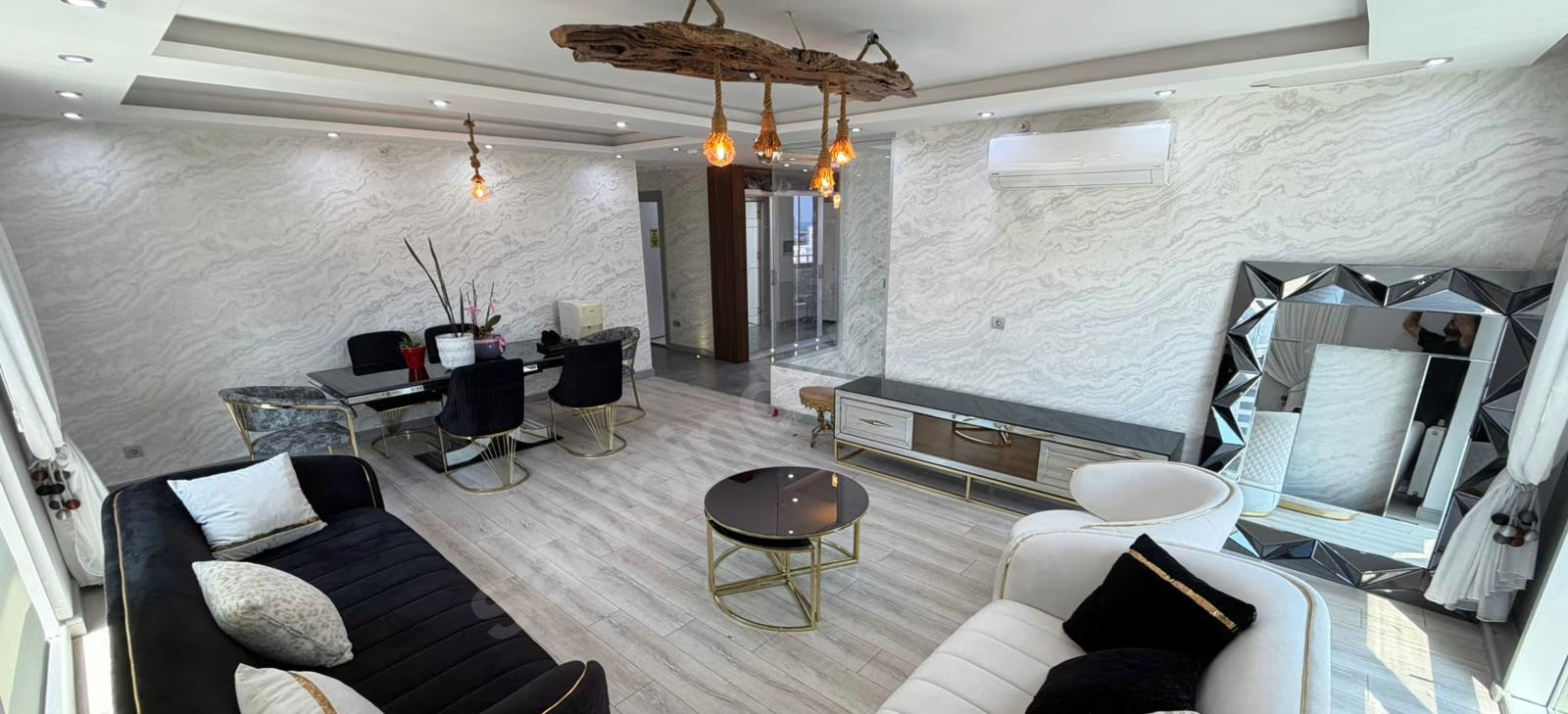 Mersin Mezitli Merkez Mahallesi 4+1 220 m² Doğalgaz Kombili Satılık Daire
