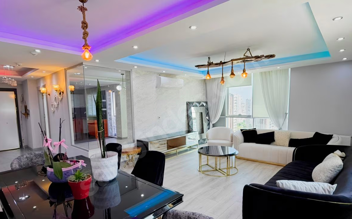 Mersin Mezitli Merkez Mahallesi 4+1 220 m² Doğalgaz Kombili Satılık Daire