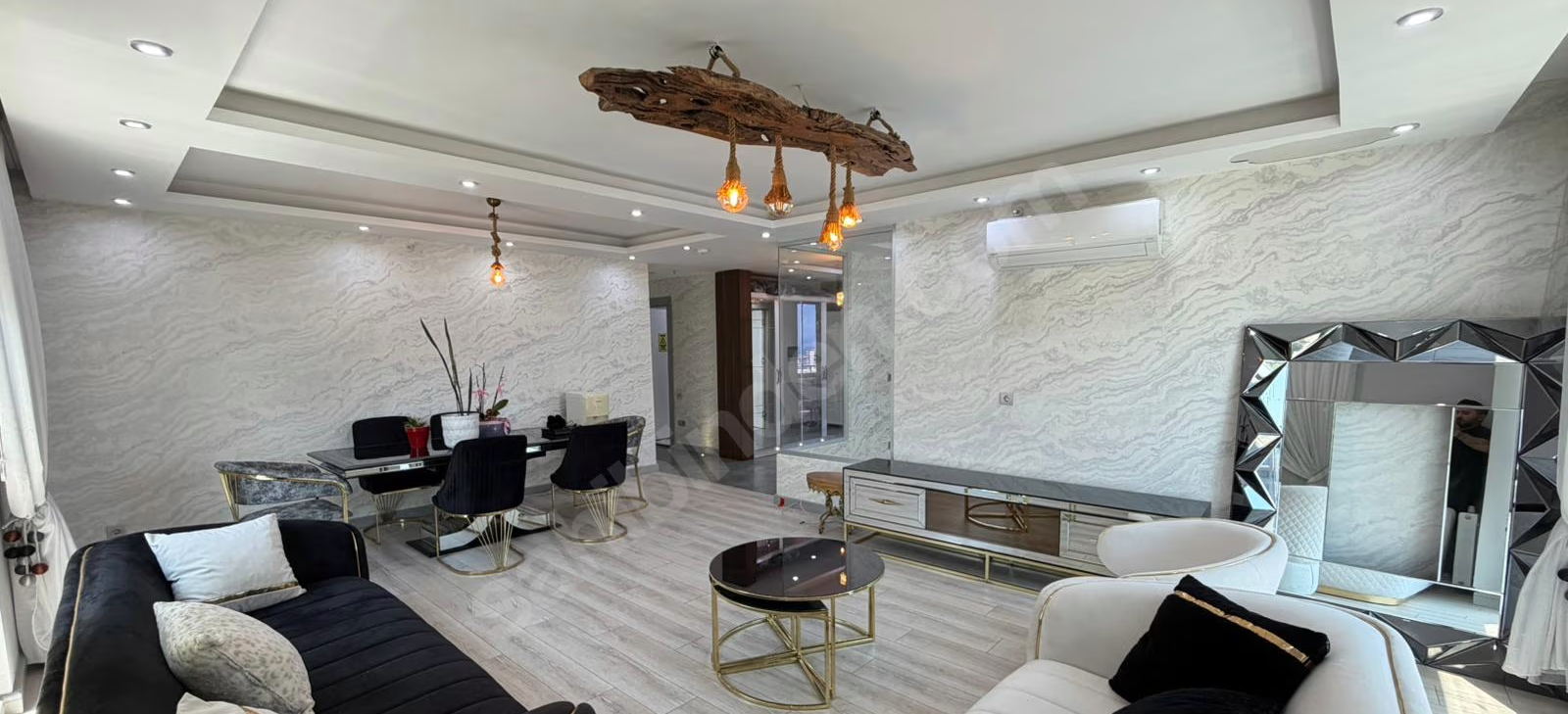 Mersin Mezitli Merkez Mahallesi 4+1 220 m² Doğalgaz Kombili Satılık Daire