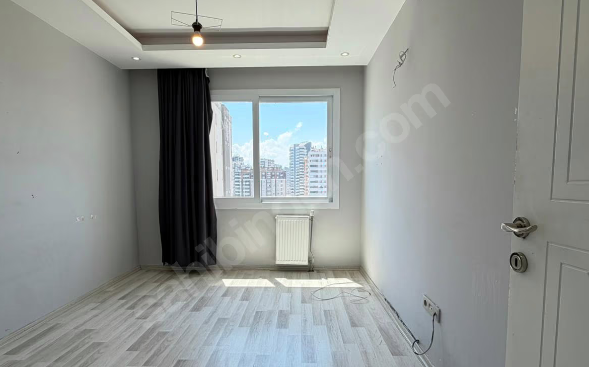 Mersin Mezitli Merkez Mahallesi 4+1 220 m² Doğalgaz Kombili Satılık Daire