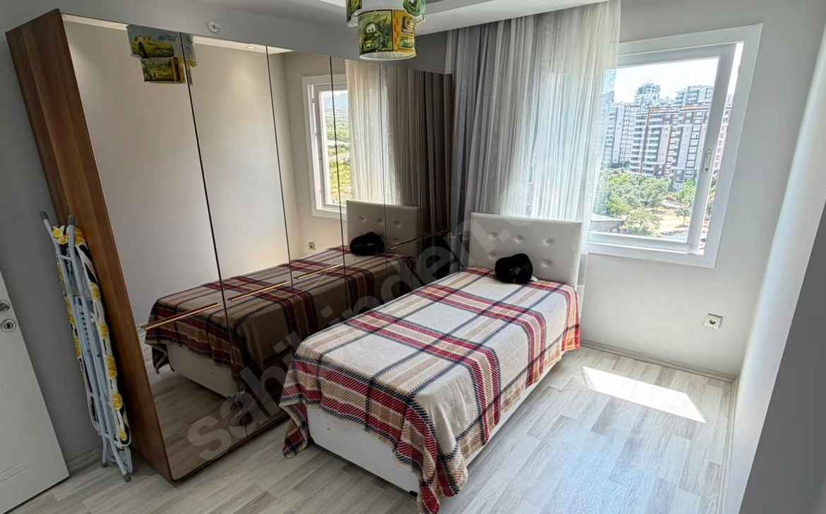 Mersin Mezitli Merkez Mahallesi 4+1 220 m² Doğalgaz Kombili Satılık Daire