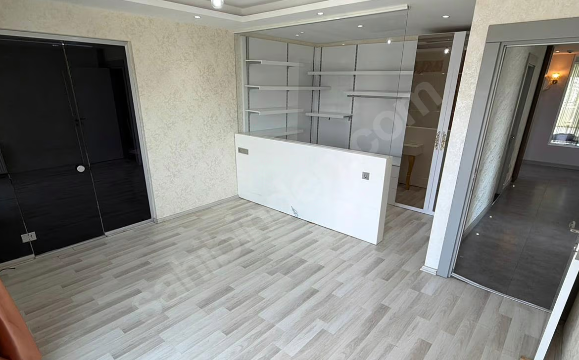 Mersin Mezitli Merkez Mahallesi 4+1 220 m² Doğalgaz Kombili Satılık Daire
