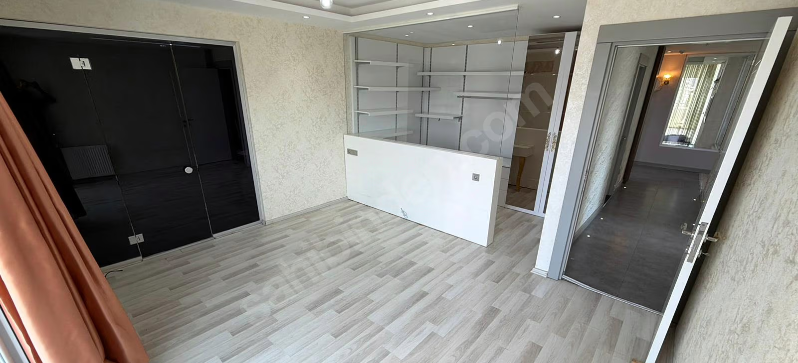 Mersin Mezitli Merkez Mahallesi 4+1 220 m² Doğalgaz Kombili Satılık Daire