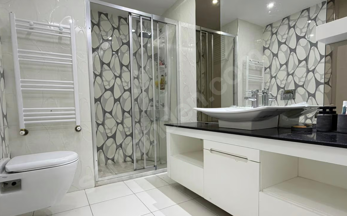 Mersin Mezitli Merkez Mahallesi 4+1 220 m² Doğalgaz Kombili Satılık Daire