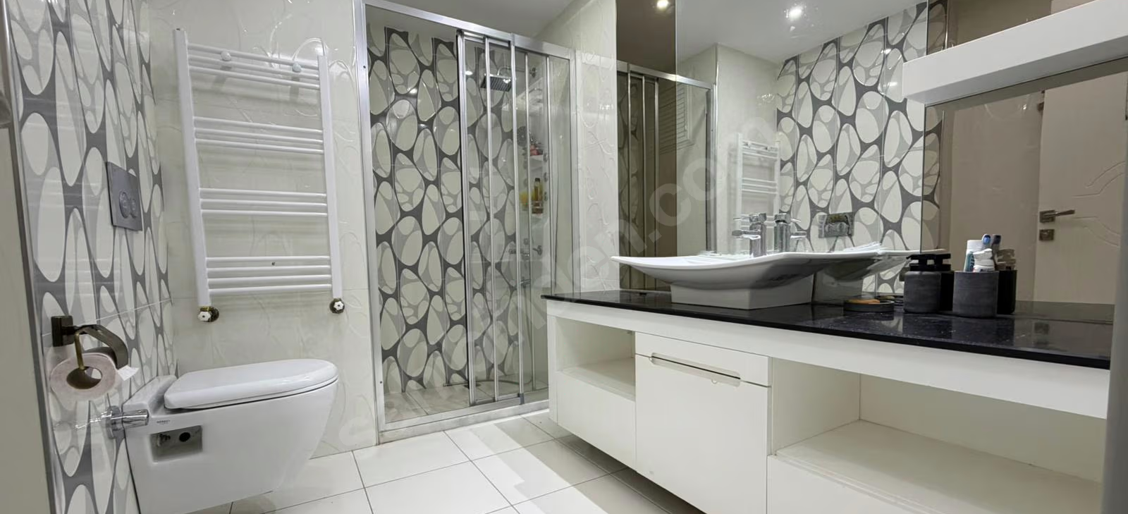 Mersin Mezitli Merkez Mahallesi 4+1 220 m² Doğalgaz Kombili Satılık Daire