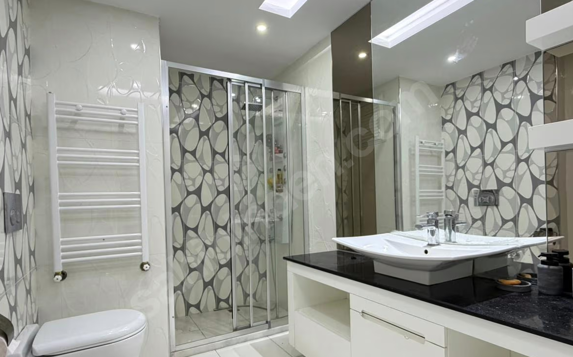 Mersin Mezitli Merkez Mahallesi 4+1 220 m² Doğalgaz Kombili Satılık Daire